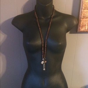 💜 5/$15 💜 Long wooden beaded necklace